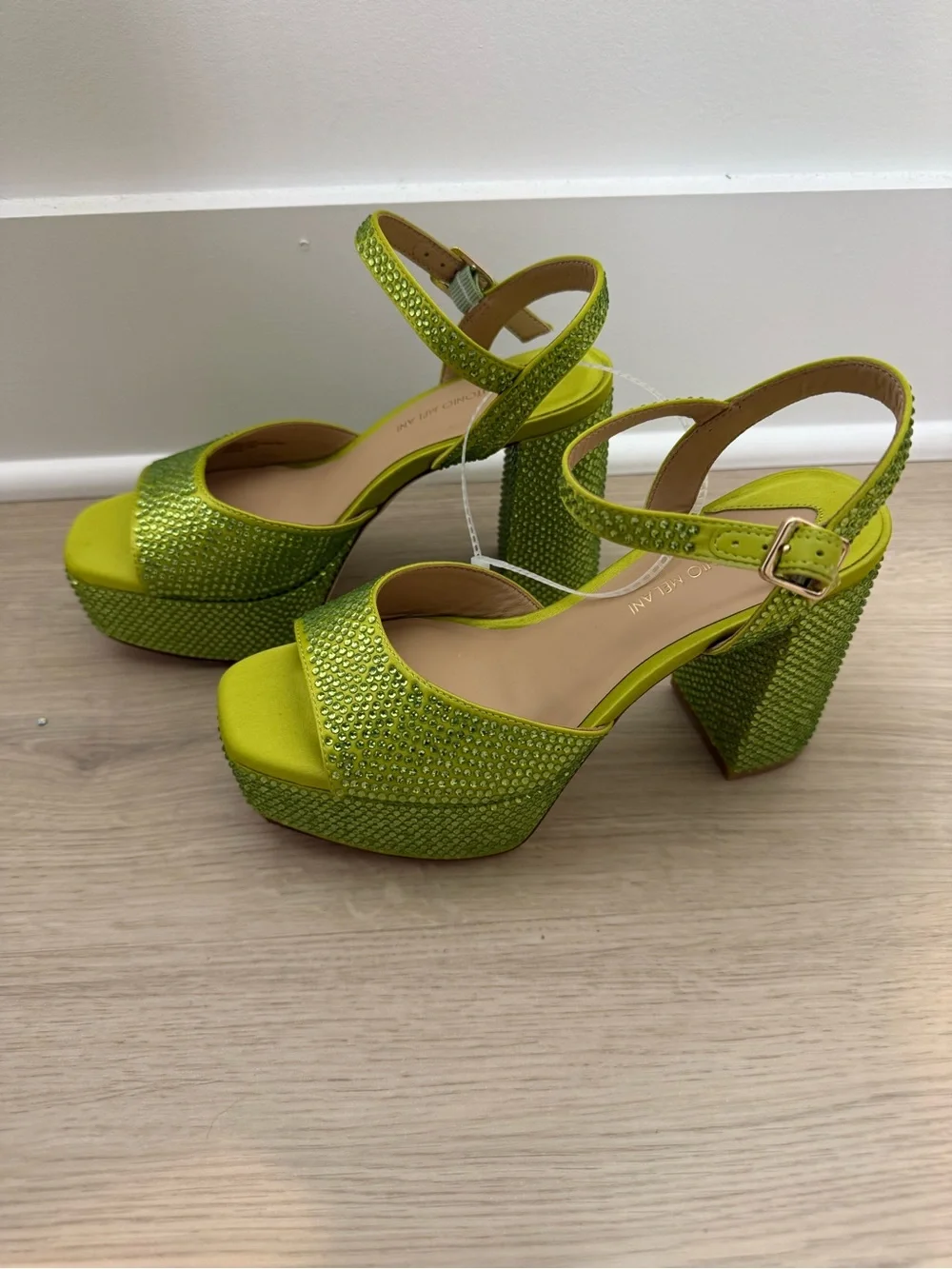 Antonio Melani Lime Green Rhinestone Platform Block Heel Sandals Size 6